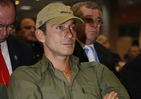 RADU MAZĂRE, adus CU MASCAŢII la DNA! SĂLTAT dintr-un local bucureştean!