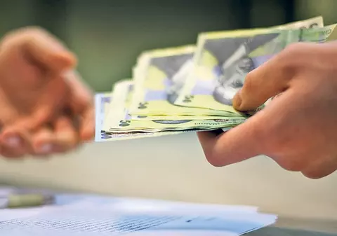 GUVERNUL, de partea băncilor în RĂZBOIUL cu cetăţenii