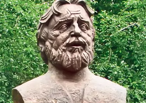 Oamenii de cultură NU VOR bustul lui Păunescu la Iaşi!