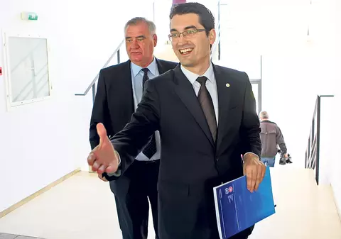 Băieţi de comitet! Organigrama FRF gândită de Răzvan Burleanu a fost validată cu 7 voturi din 14