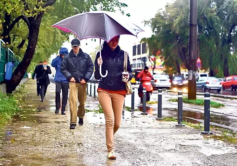 Ploile nu părăsesc România! Vezi prognoza meteo