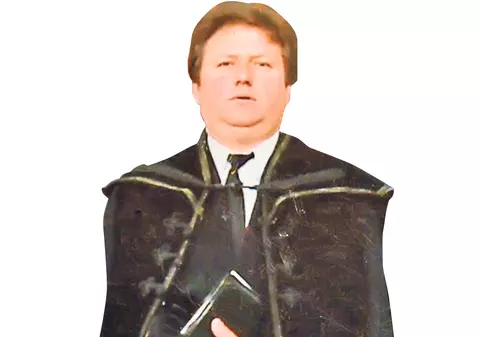 Noile apucături ale preoţilor ne fac să ne gândim dacă nu cumva ar trebui să apară şi cea de-a 11-a poruncă: Nu jucaţi biserica la POKER!