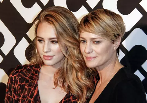 Incendiar! Fiica de 22 de ani a actorilor Sean Penn şi Robyn Wright, GOALĂ pe coperta unei reviste | FOTO 