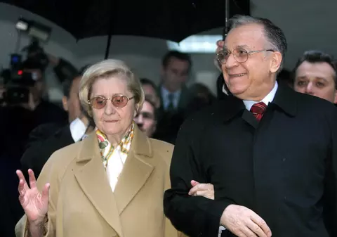 Ion Iliescu trece prin CLIPE GRELE! Soţia sa a fost operată