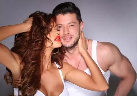 BOMBĂ! BIANCA DRĂGUŞANU şi VICTOR SLAV S-AU SĂRUTAT ÎN DIRECT