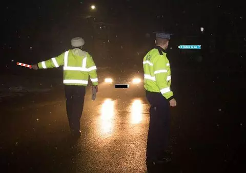 În București s-au produs două accidente pe oră. Vremea capricioasă și neatenția îi bagă în service pe șoferi și în spital pe pietoni