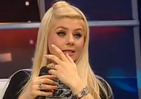 ADINA de la HEAVEN trece printr-un ADEVĂRAT COŞMAR! I se UMPLE CAPUL de BUBE!