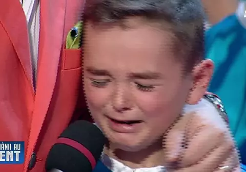 ROMÂNII AU TALENT. A IZBUCNIT în LACRIMI pe SCENĂ, ÎN DIRECT, la "ROMÂNII AU TALENT"! Vezi ce l-a făcut pe PUŞTIUL ăsta SĂ PLÂNGĂ!