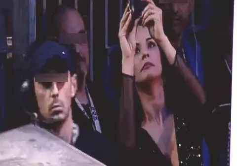 Andreea Marin A FĂCUT POZE CU TELEFONUL, DIN CULISE, la ZU Music Awards