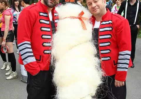 "CU FUIORUUUUL!". Ai auzit de MULTE ori EXPRESIA ASTA la "ROMÂNII AU TALENT", dar nu ŞTII DE UNDE VINE. BARTOŞ ŞI SMILEY i-au făcut şi un HIT!