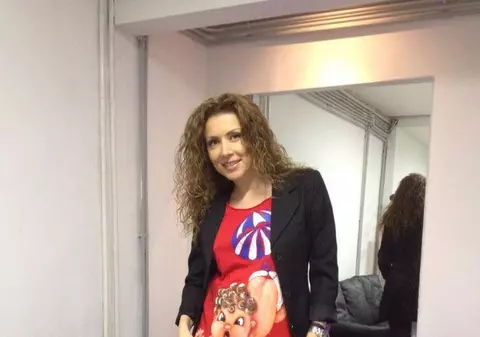 VINEEE BARZA şi ÎN SFÂRŞIT i SE VEDE BURTA de GRAVIDĂ! CARMEN BRUMĂ, pe ultima SUTĂ DE METRI cu SARCINA!