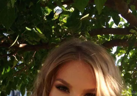 Uite cum ARATĂ tatăl CORINEI! Cu el a petrecut de FLORII!