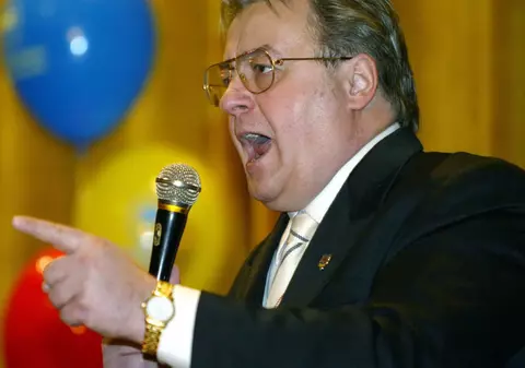 Vadim îşi pregăteşte trecerea la catedră