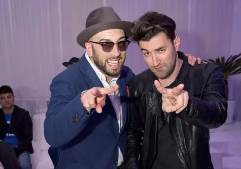 CRBL a lansat piesa "Fitza", iar în videoclip apare și Smiley. Piesa duce cu gândul la hiturile trupei Simplu