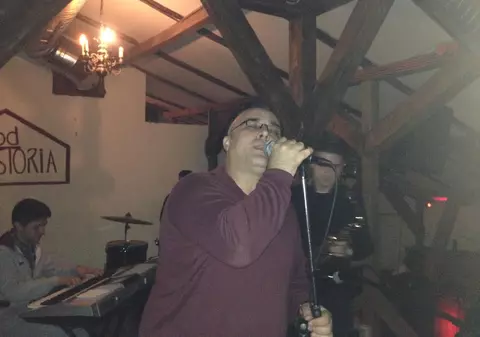 Cristian Faur, compozitorul succeselor româneşti la Eurovision, îşi face de cap nopţile prin cluburi