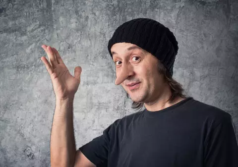 Cum îşi minte un bărbat iubita în funcţie de zodie