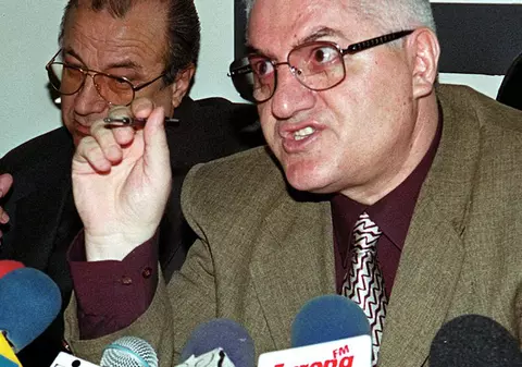 Dragomir avea cuptor cu microunde şi telefon internaţional în '90! Vezi ce au găsit poliţiştii la percheziţii în casa lui Corleone!