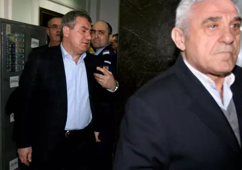 Fraţii Becali şi Borcea, PRIMA NOAPTE LA PENITENCIARUL DIN SLOBOZIA! Uite CE AU PRIMIT DE MÂNCARE la micul dejun