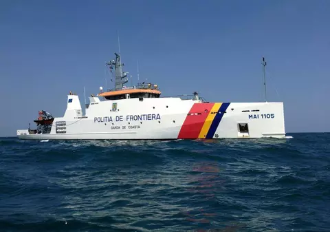 Iaht în derivă pe Marea Neagră! Trei turişti, salvaţi de Garda de Coasta 