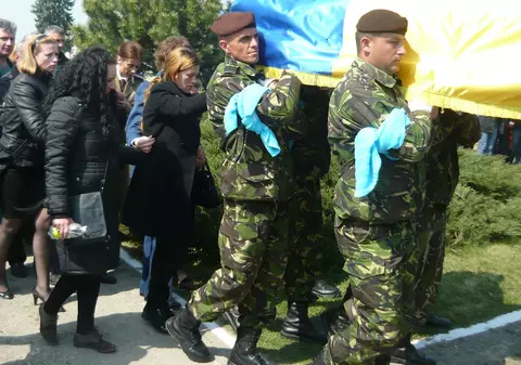 IMAGINI DEVASTATOARE! MILITARUL MORT în AFGANISTAN, îngropat cu ONORURI MILITARE