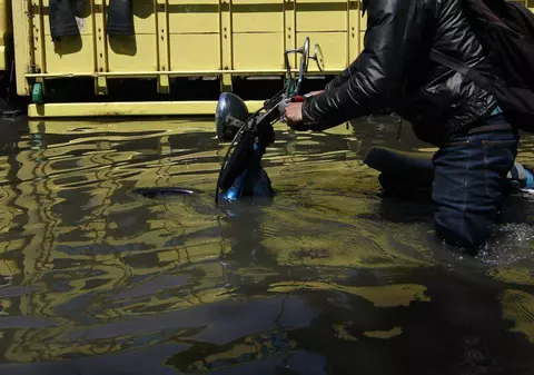 PAŞTE DE COŞMAR! Peste 100 de oameni au fost evacuaţi de urgenţă din cauza indundaţiilor