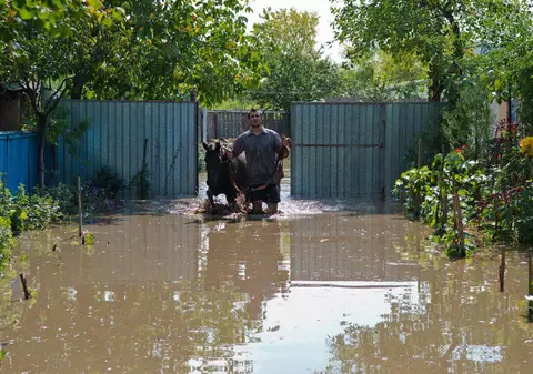 UN NOU COD PORTOCALIU DE INUNDAŢII! AFLĂ care sunt SECTOARELE VIZATE