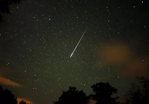 Coada cometei Halley loveşte Pământul