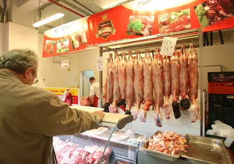 Masa de Paşte: Cum deosebim mielul de câine în pieţe