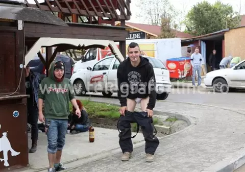 HALUCINANT! Ministrul Turismului, PRIMIT cu CHILOŢII în VINE de un VAMAIOT