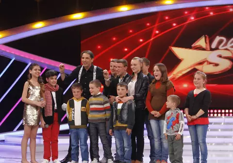 POVESTEA INCREDIBILĂ A UNEI FAMILII DIN VALEA DOFTANEI. 11 suflete trăiesc în doar două cămăruţe