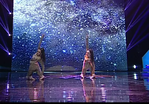 ROMÂNII AU TALENT | "Sunteţi campioane mondiale la maţele încurcate". MIHAI PETRE DUR cu GIMNASTELE CONTORSIONISTE de la DUO CRISS 