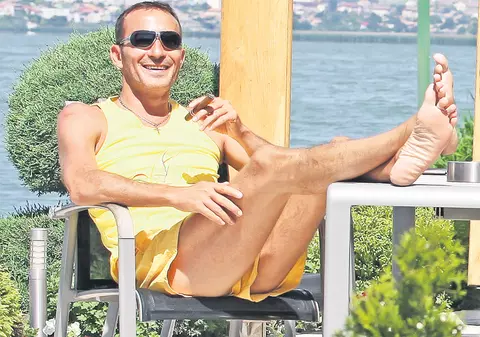 Ce șmecherie mai e și asta, Mazăre? Edilul stă cu chirie într-o cameră din viloiul ăsta