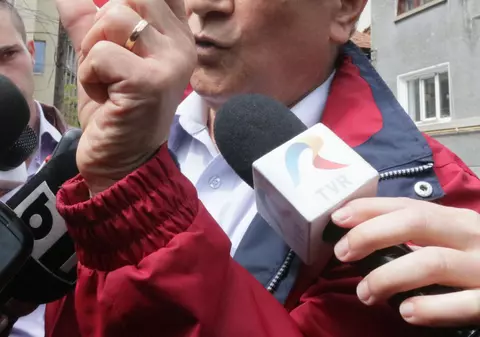 Judecătorul Stan Mustaţă şi grefiera Mariana Curea au fost arestaţi