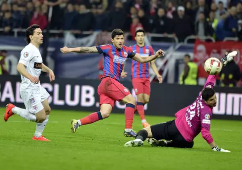 INCIDENT GRAV DUPĂ MECIUL DINAMO-STEAUA: UN CAMERMAN, OPERAT DE URGENŢĂ la cap, după ce a fost RĂNIT DE SUPORTERI