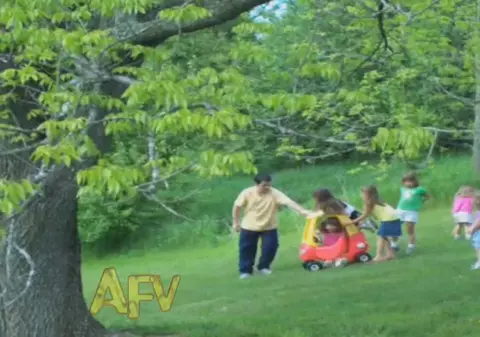 Fiica lui era să moară într-un accident stupid! Cum s-a transformat un tată obişnuit într-un adevărat «supererou» | VIDEO