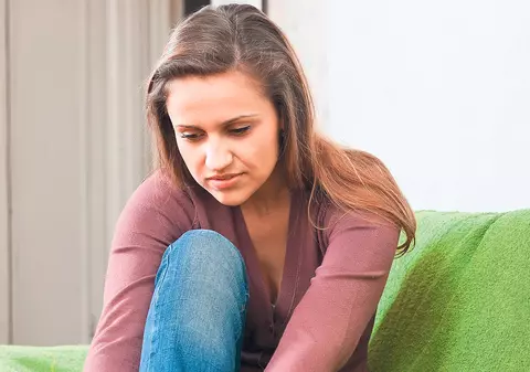 Ce AFECŢIUNI poţi detecta DACĂ ÎŢI STUDIEZI CU ATENŢIE unghiile
