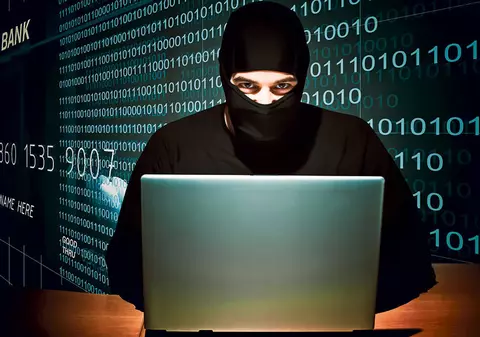 «Guciffer» susţine că nu e pericol public! Hackerul care a spart conturile de internet ale lui George Maior şi Corina Creţu şi-a recunoscut faptele
