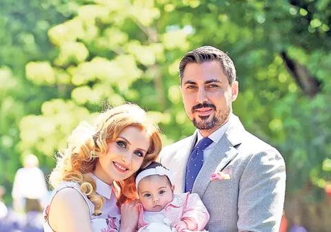 Alina Sorescu şi Alexandru Ciucu s-au străduit să nu plângă la botezul fiicei lor