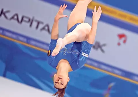 Larisa Iordache a câştigat aur, argint şi bronz în concursul pe aparate de ieri la CE