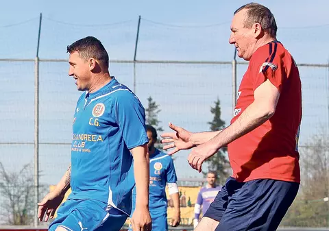 Adrian Bumbescu nu s-a schimbat deloc! Durul din acea minunată echipă a Stelei care câştiga Cupa Campionilor Europeni în 1986 şi-a rupt adversarii