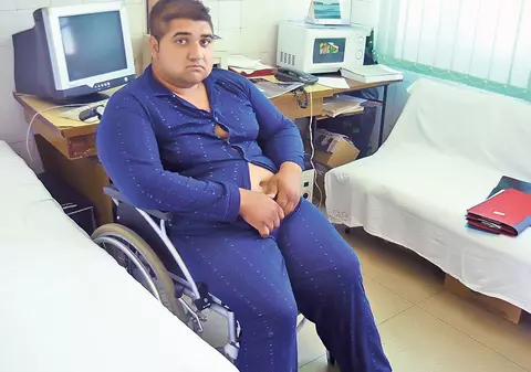 «Mama m-a părăsit şi am găsit refugiul în mâncare»