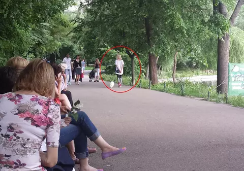 Diana Dumitrescu se plimbă singură şi TRISTĂ prin parc | FOTO