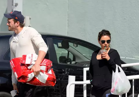 Ashton Kutcher şi Mila Kunis se PREGĂTESC să devină PĂRINŢI! Uite pe ce au CHELTUIT MILIOANE de dolari