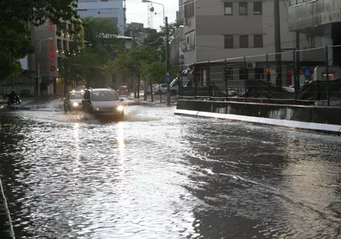 BUCUREŞTIUL sub APĂ ŞI GHEAŢĂ! IMAGINI SPECTACULOASE | FOTO& VIDEO