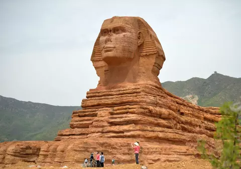 Sfinxul fals din China va fi demolat, în urma plângerilor egiptenilor | FOTO
