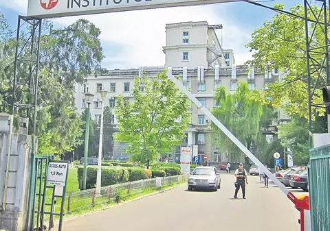 Să vă fie rușine! Trei medici de top de la Fundeni făceau avere scurtând viața muribunzilor