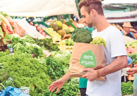 Studiu: Risipa alimentară, sport național la români