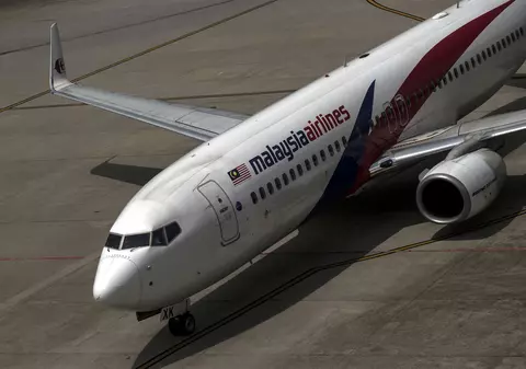 Avionul Malaysia Airlines ar fi fost doborât de armata SUA şi de cea a Thailandei