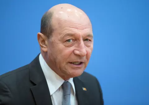 Vei fi SURPRINS să afli pe ce îşi va cheltui leafa Traian Băsescu!