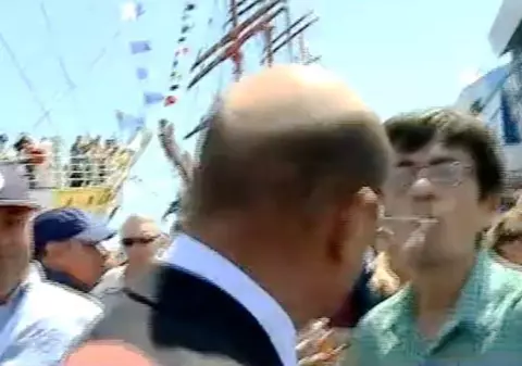 Bărbatul care l-a scuipat pe preşedintele Traian Băsescu a fost eliberat: «Regret ce s-a întâmplat şi îmi cer scuze pentru tot»